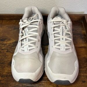 On Running Cloudrunner women’s  Gray Sneakers